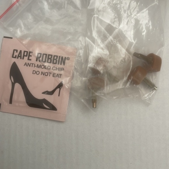 Heels - Picture 5 of 5